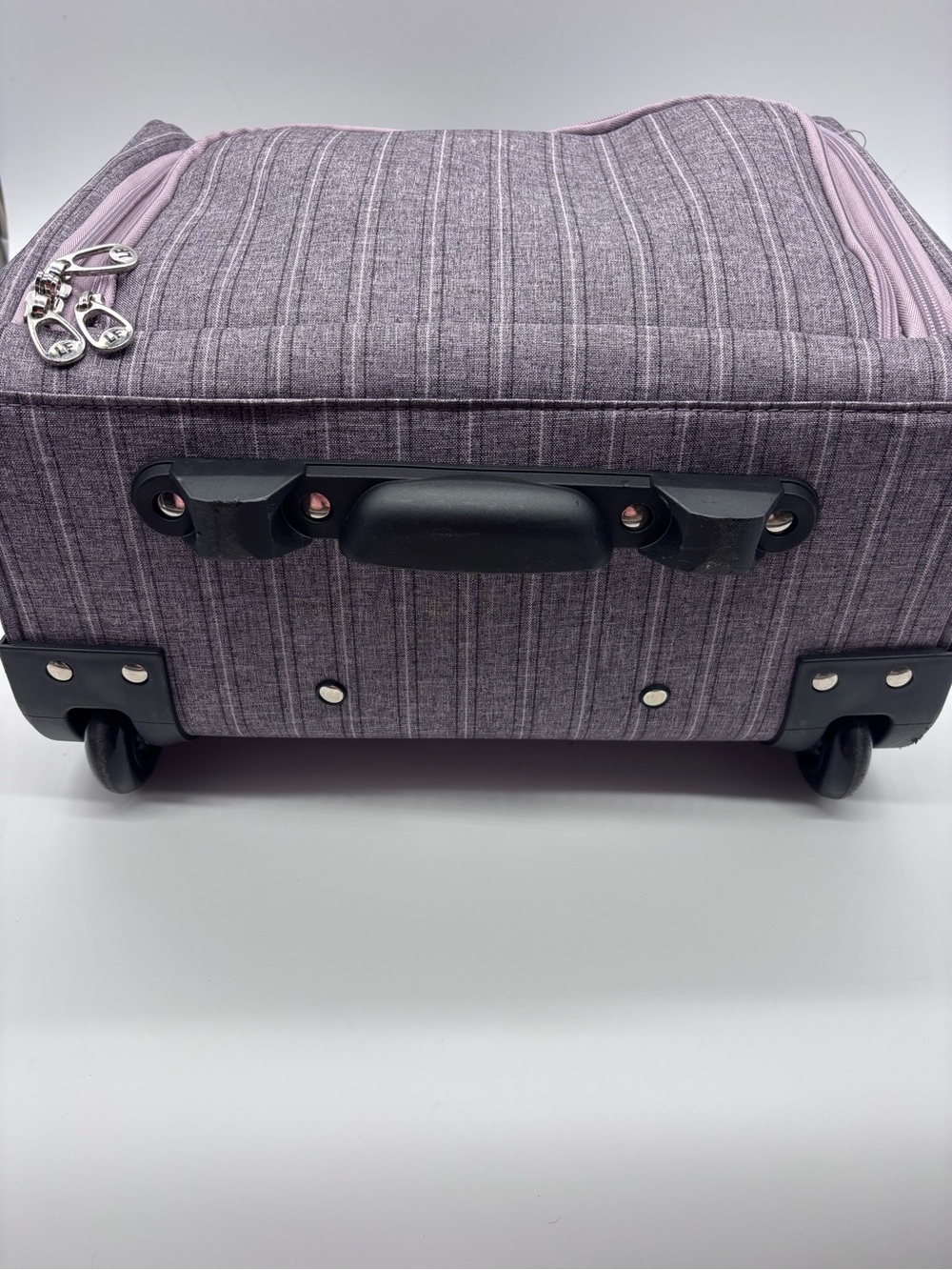 London Fog Lavender Pinstripe Travel Dopp Bag - Picture 12 of 15